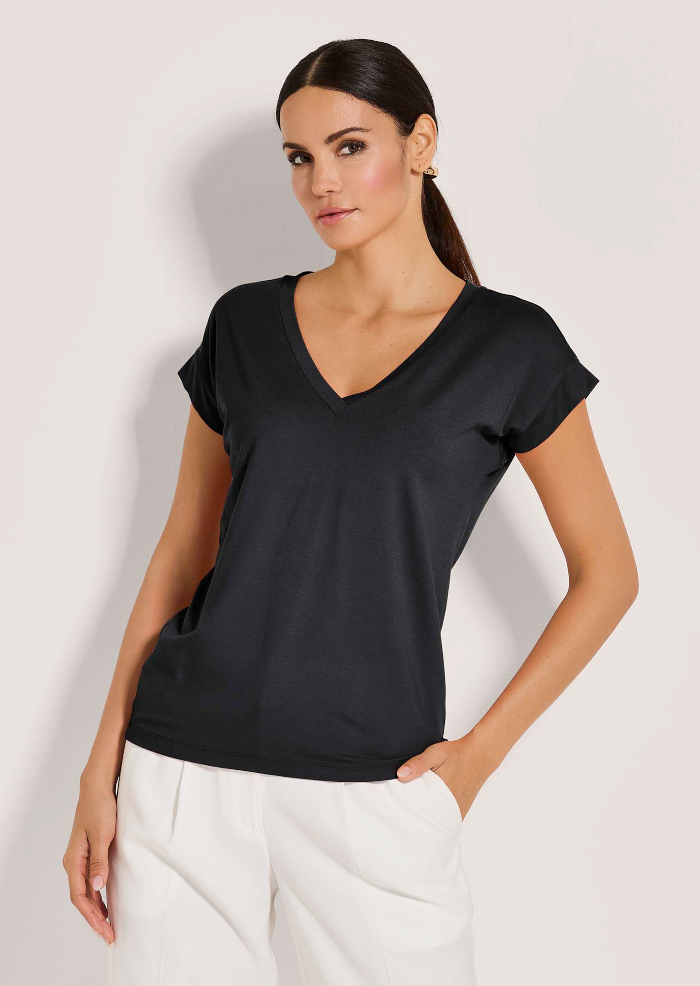 Casual shirt with V-neck