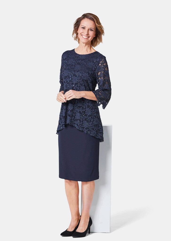 Kleid mit feinem Spitzenüberwurf
