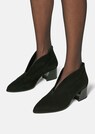 Veloursleder-Stiefelette mit Blockabsatz thumbnail 1