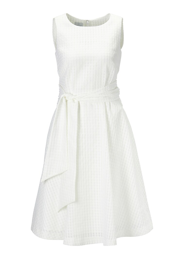 Sleeveless summer dress with tie ribbon and pockets