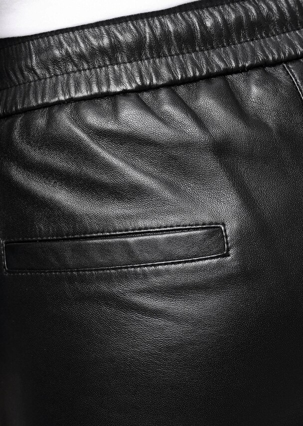 Lederhose in trageangenehmen Lammnappaleder 4