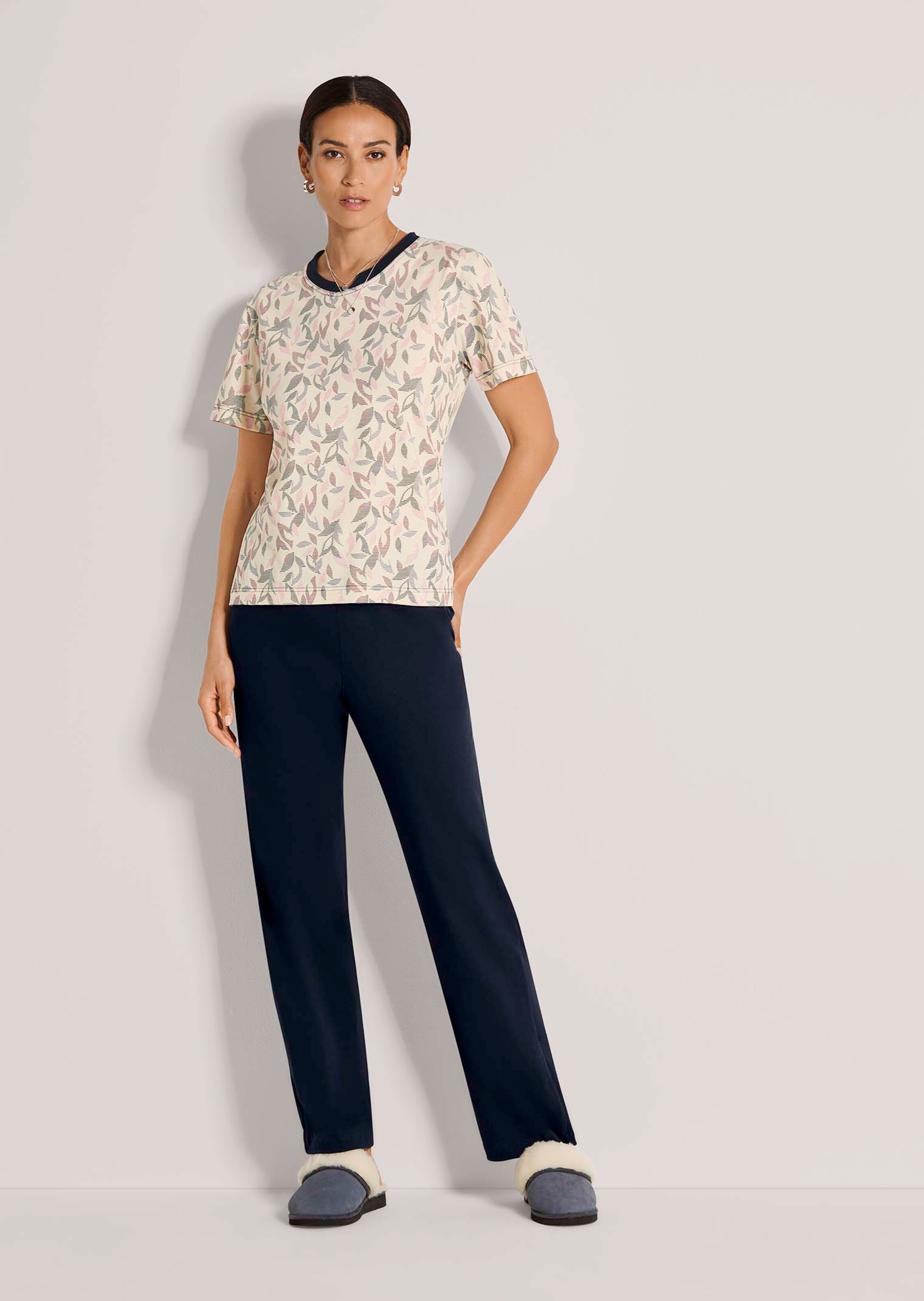 Pyjama mit Blätter-Print