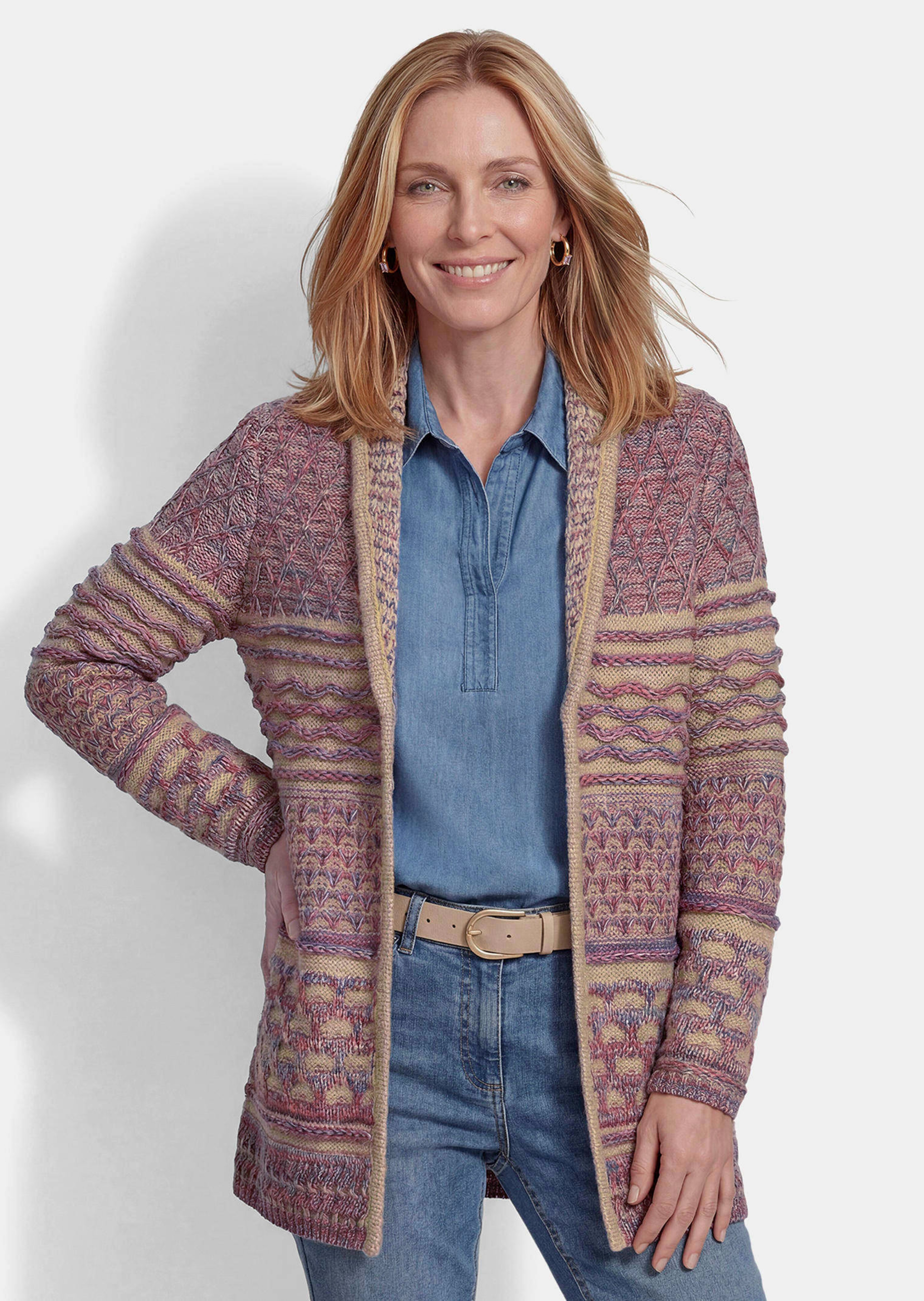 Strickjacke mit Schalkragen im Mustermix