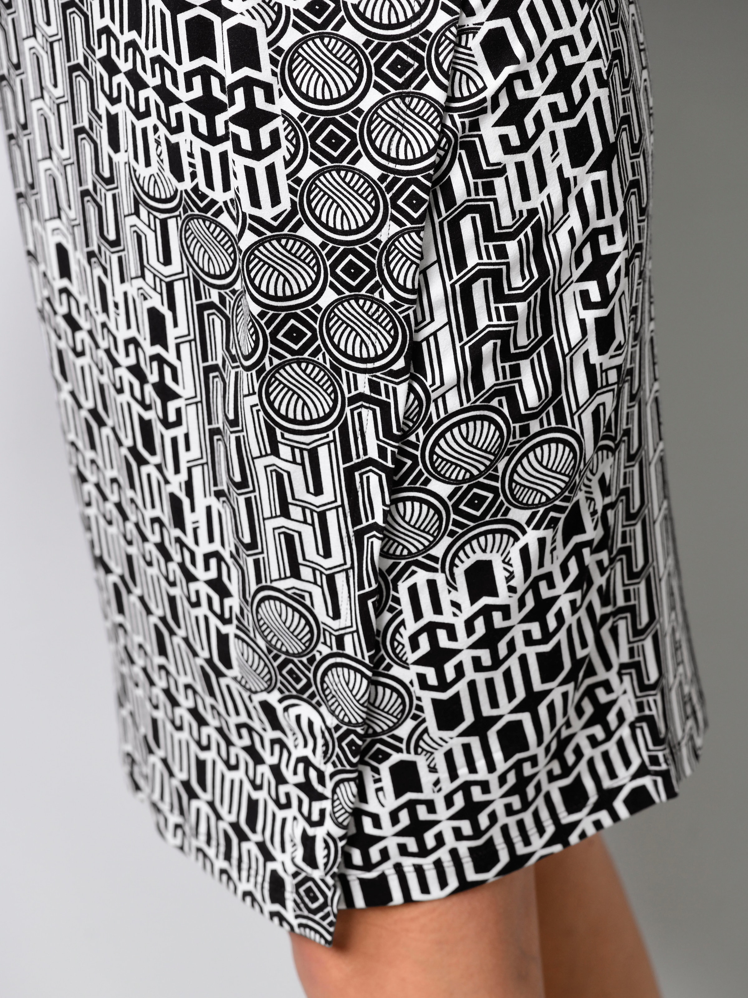 Kleid mit Knoten vorne 6