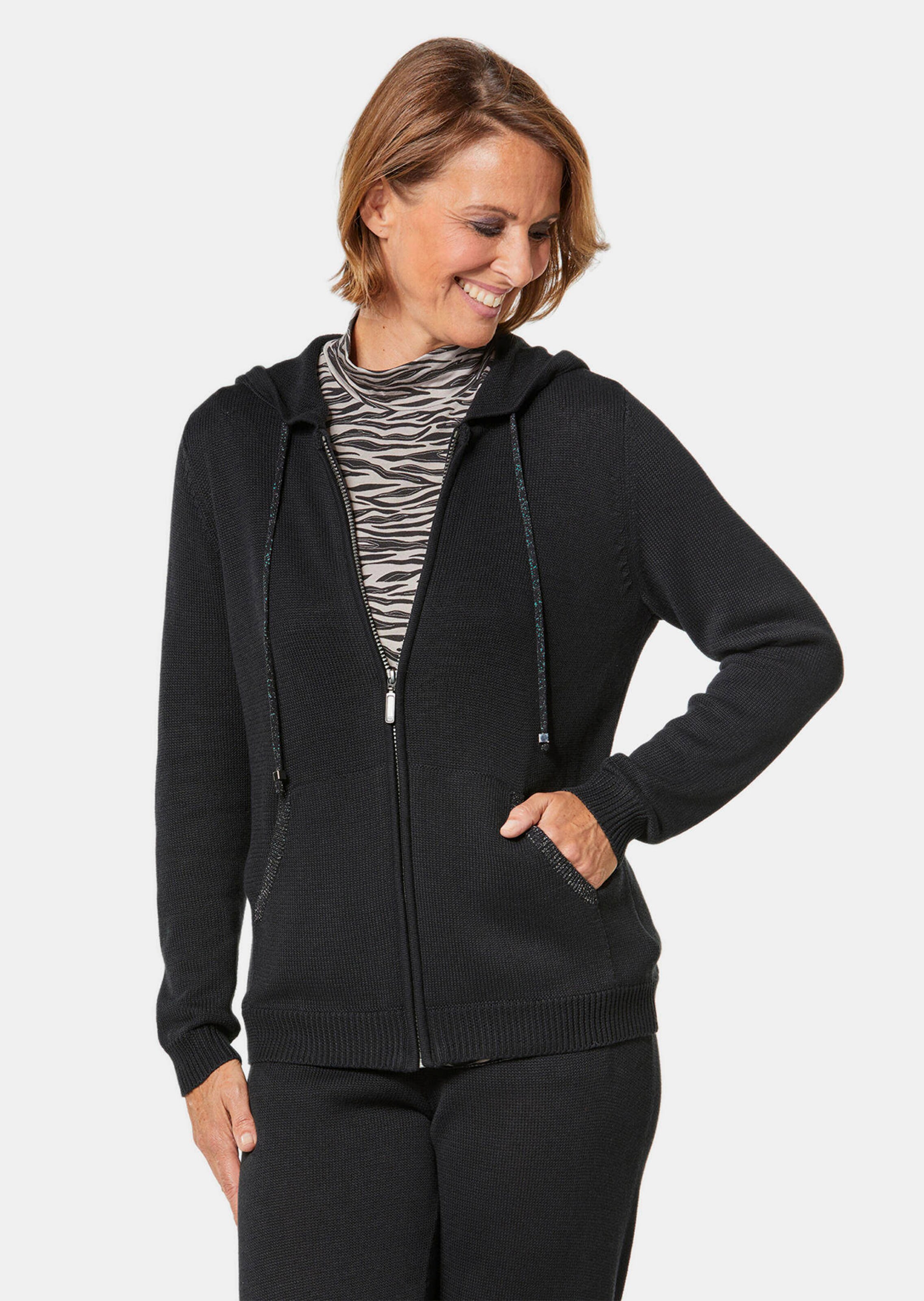 Weiche Strickjacke mit Kapuze und Reissverschluss