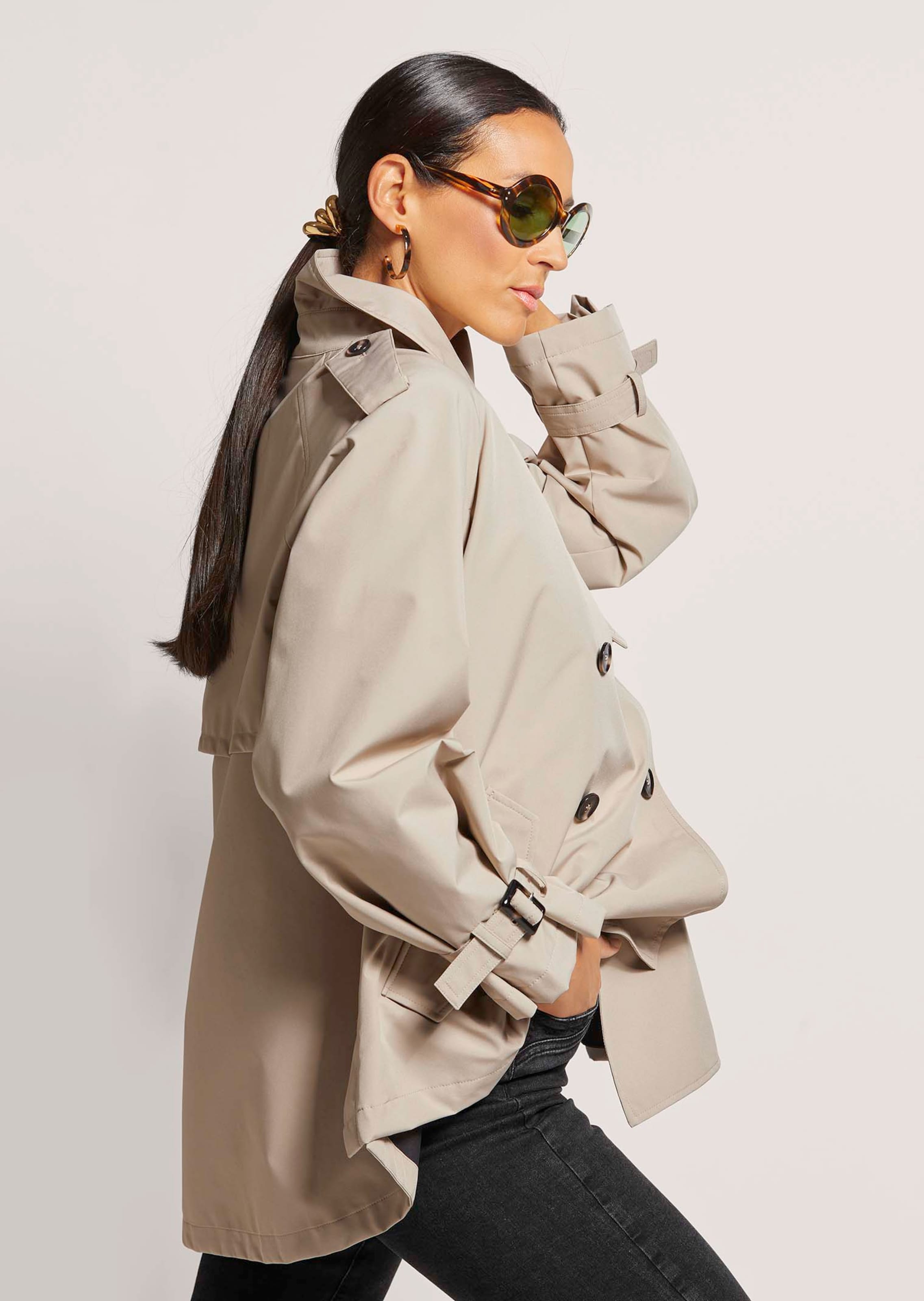 Short trench coat in berber | MADELEINE Fashion