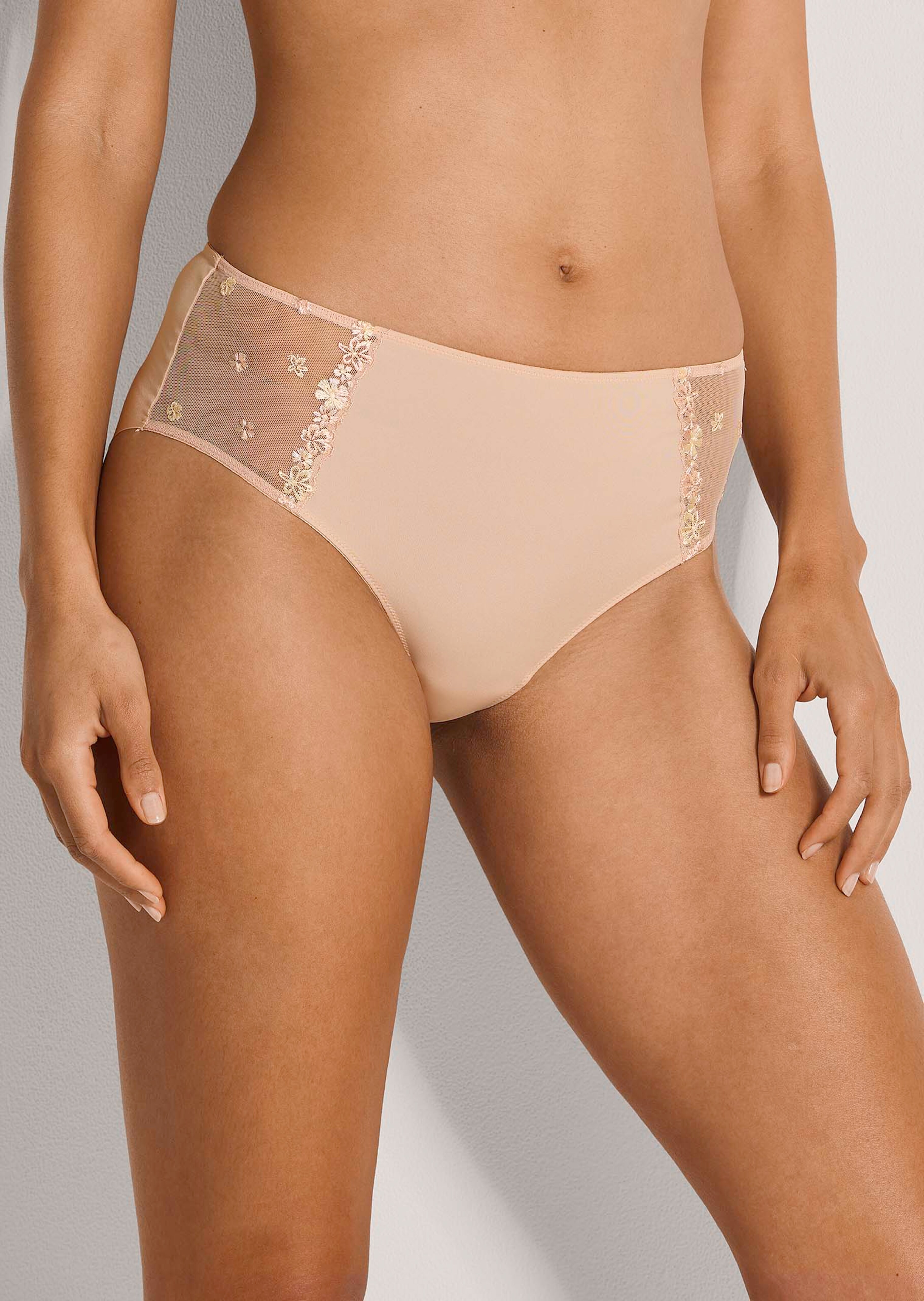 Slip mit Spitzeneinsatz