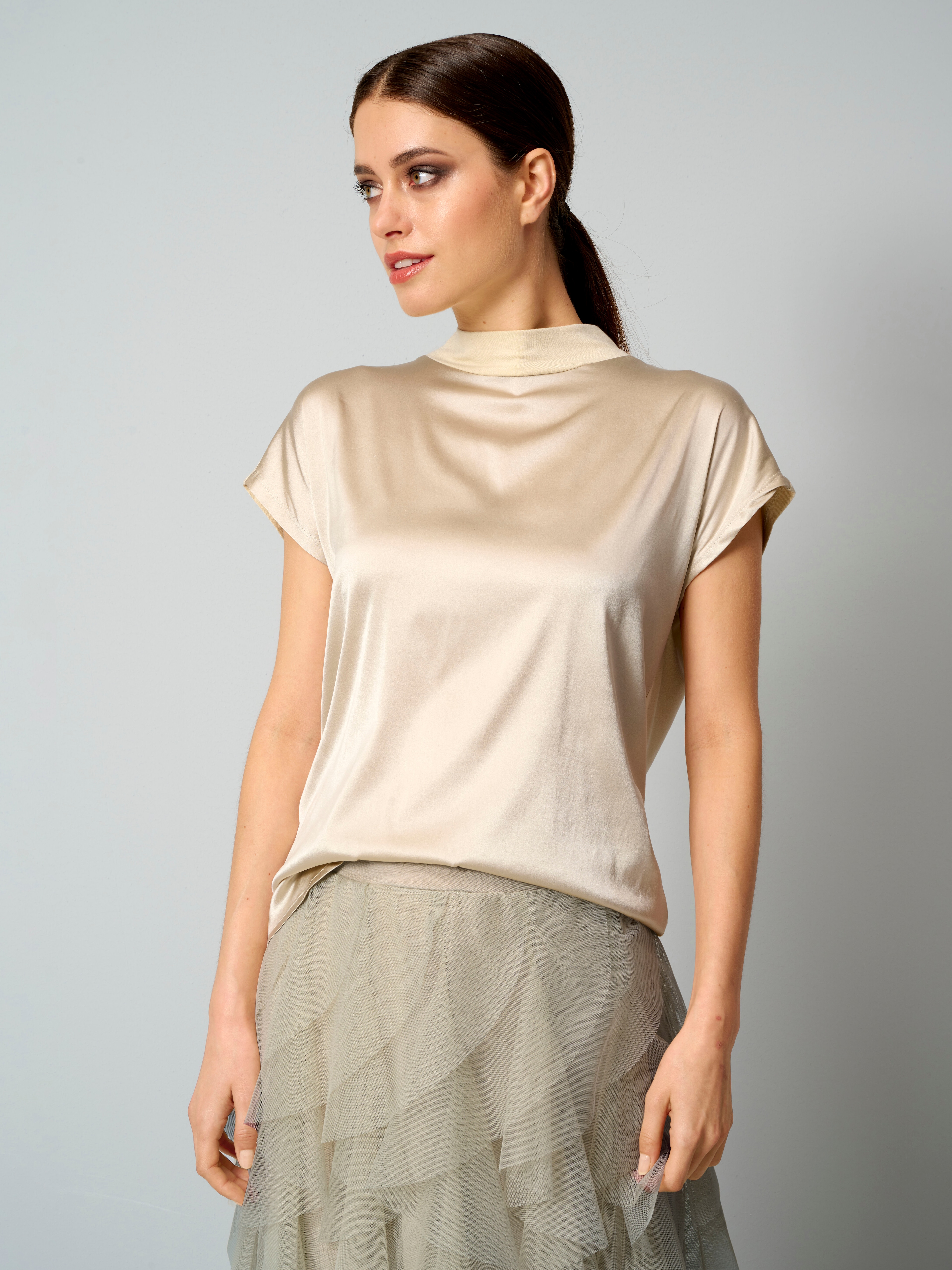 Shirt mit femininem Stehkragen