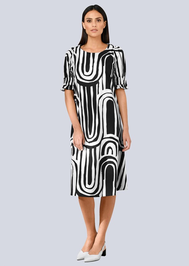 Kleid mit ausgestelltem Rock 2