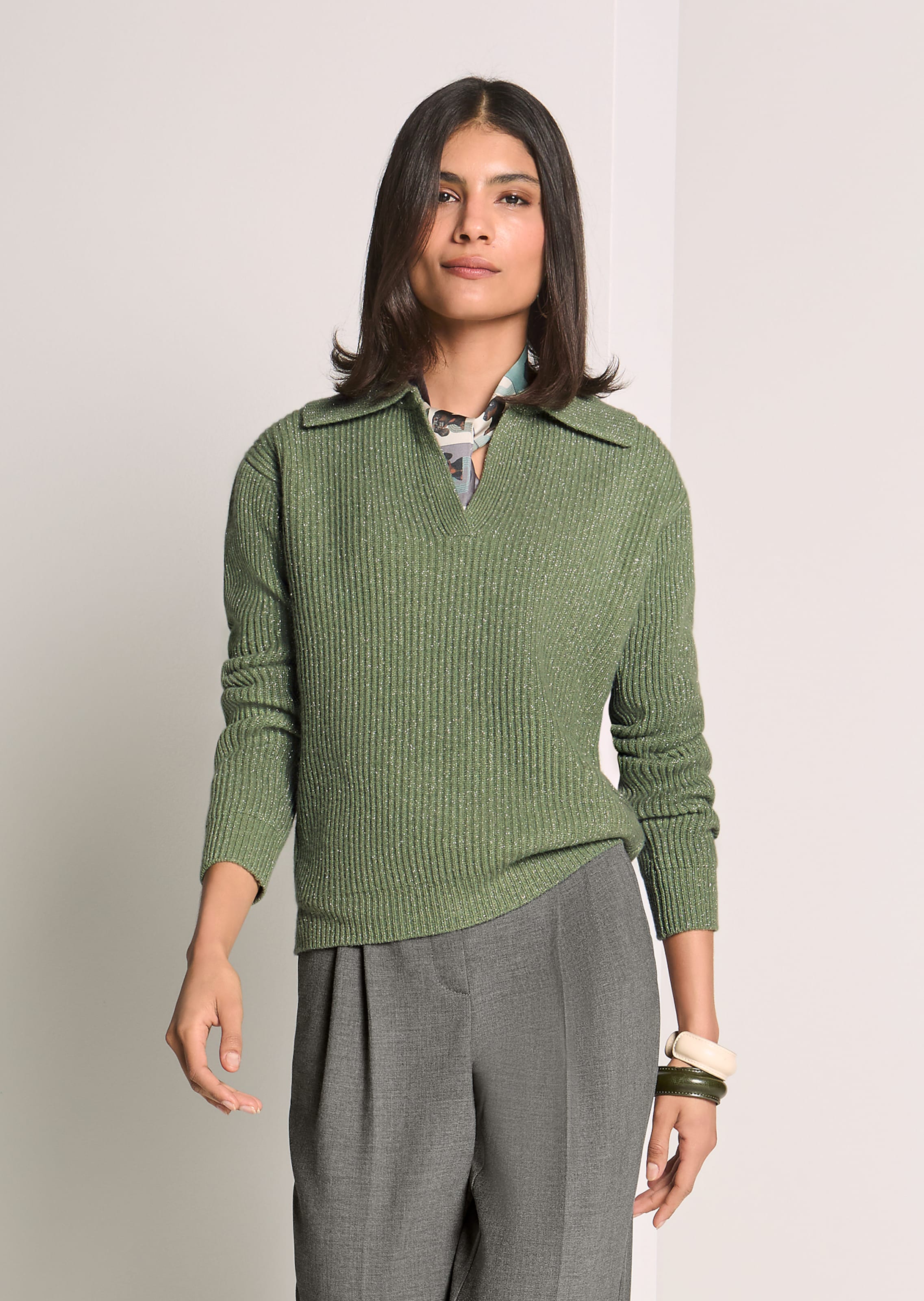 Schimmernder Pullover mit Polo-Kragen