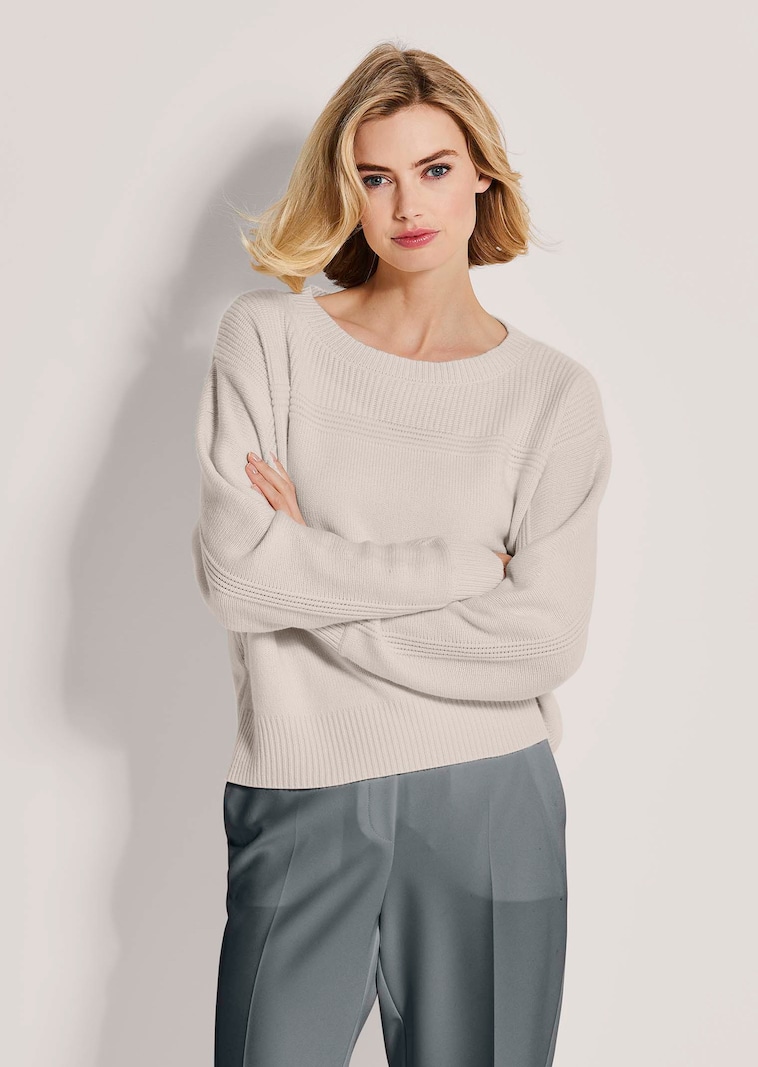 Kaschmir-Pullover mit U-Boot-Ausschnitt