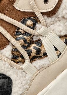 Sneaker thumbnail 3