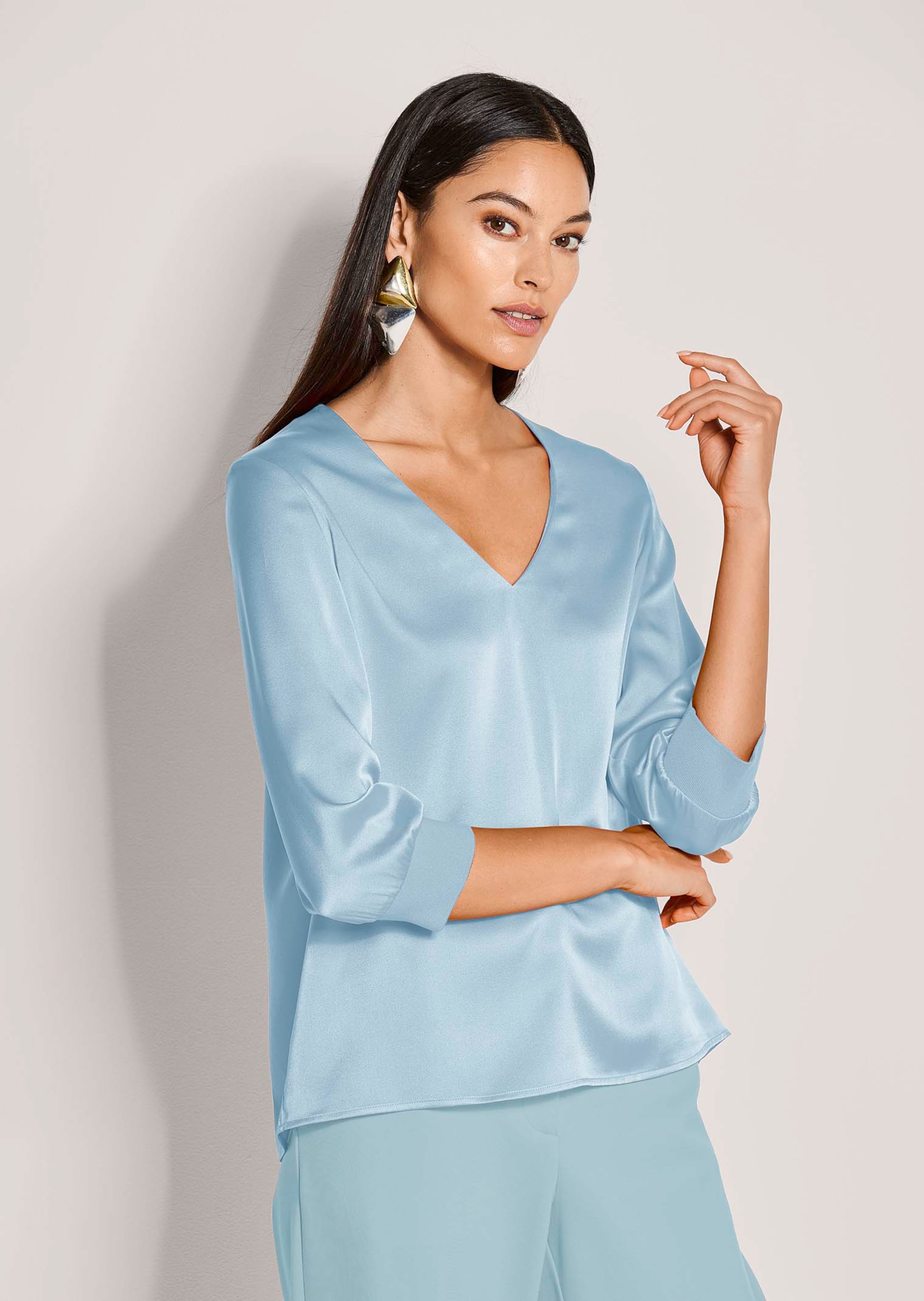 Blouse en soie stretch avec encolure en V