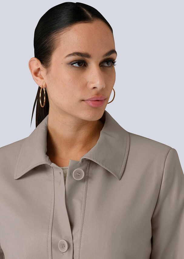 Mantel in modernen Lederoptik 1