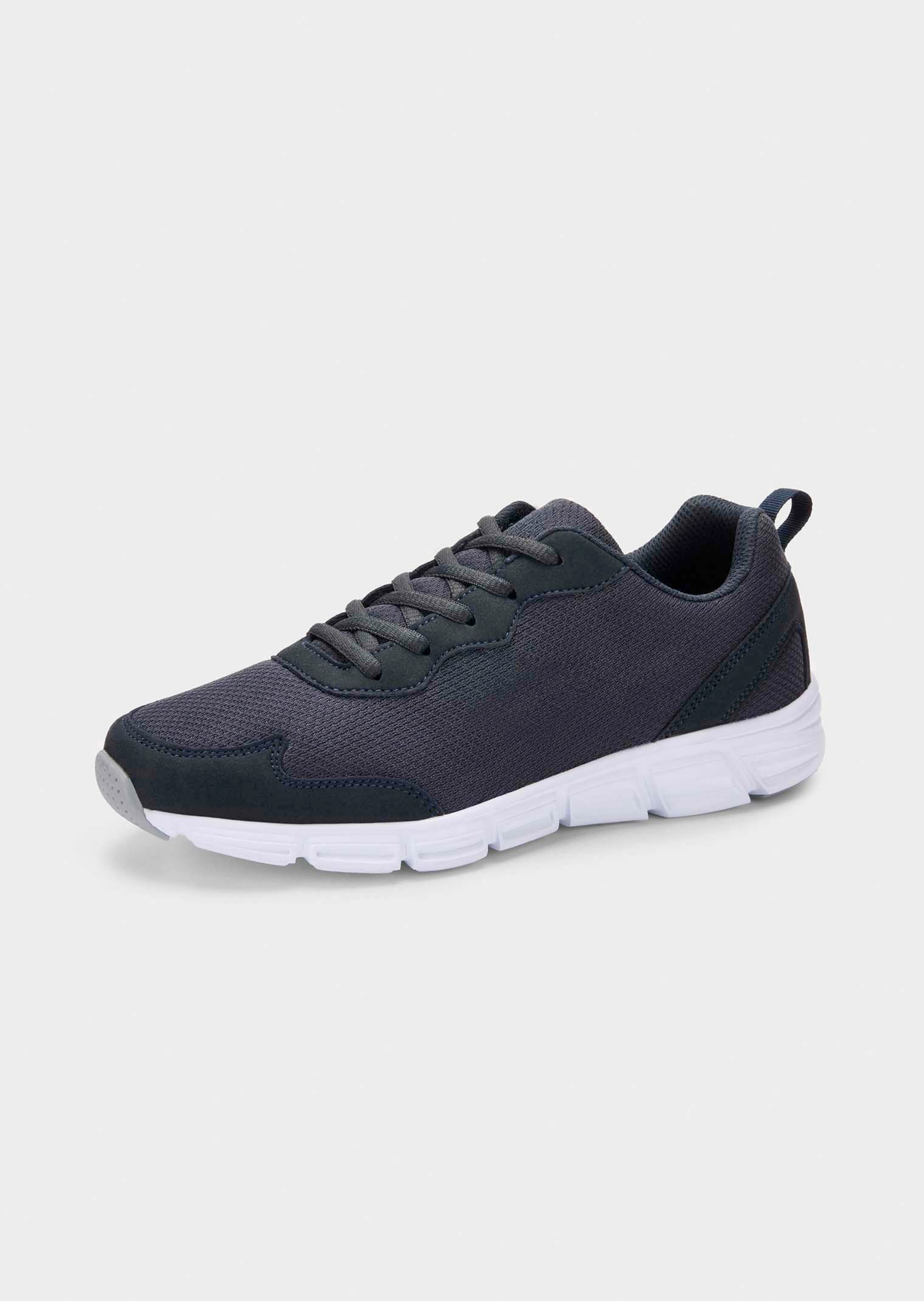 Sneaker zum Schnüren