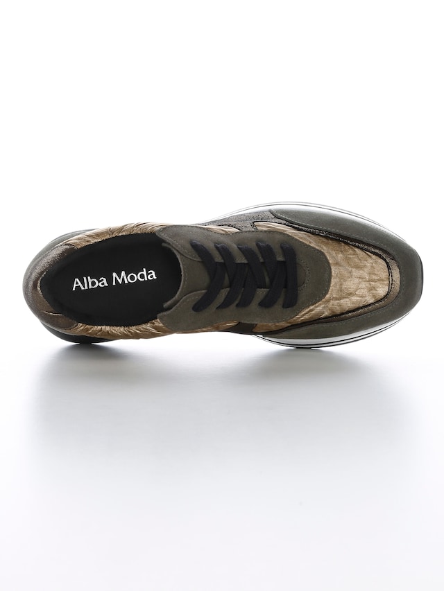 Sneaker mit modernem Materialmix 1