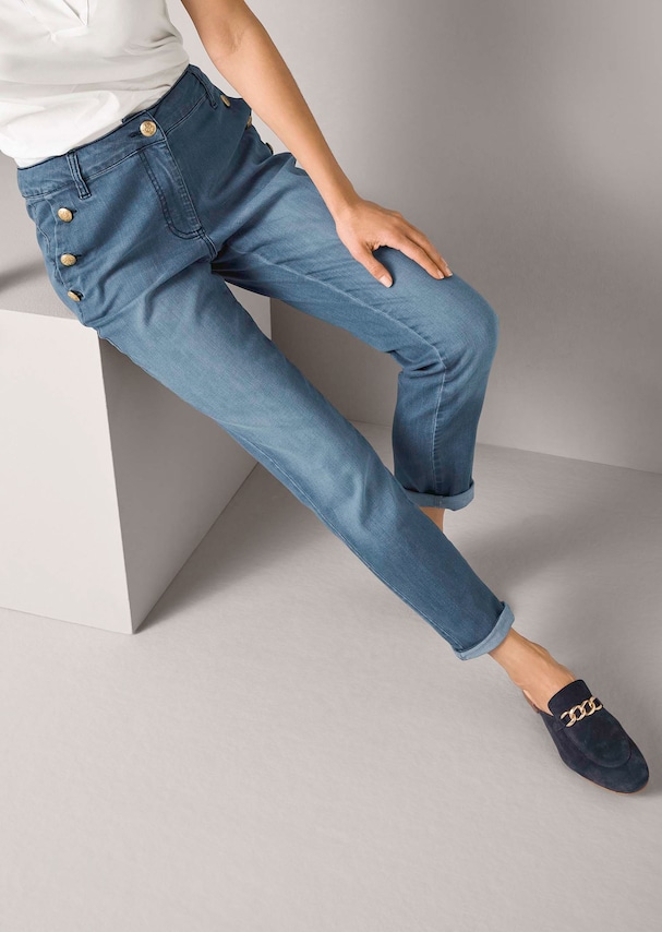 Jeans mit Goldknopf 2