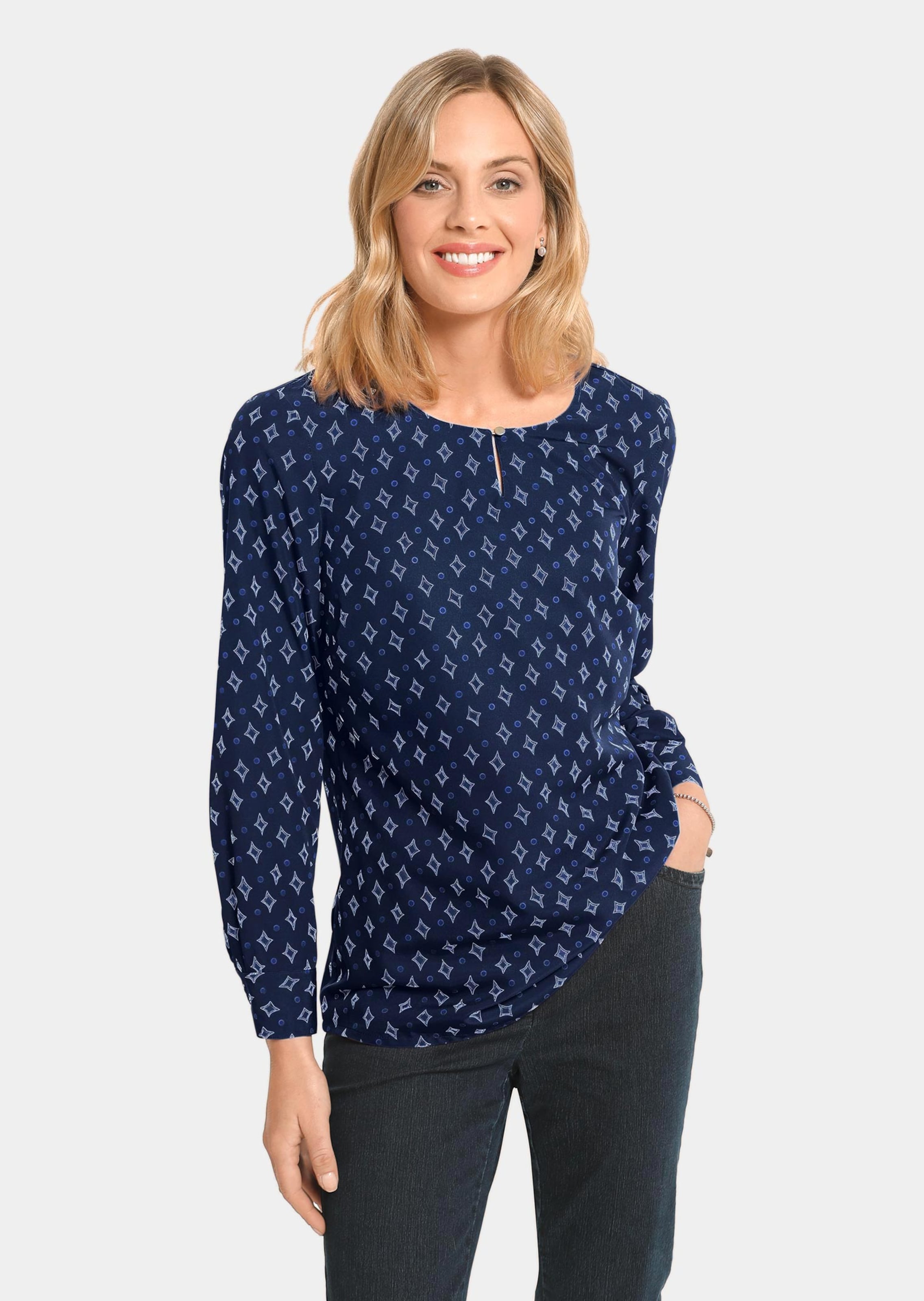 Painokuvioitu pusero laskeutuvaa materiaalia