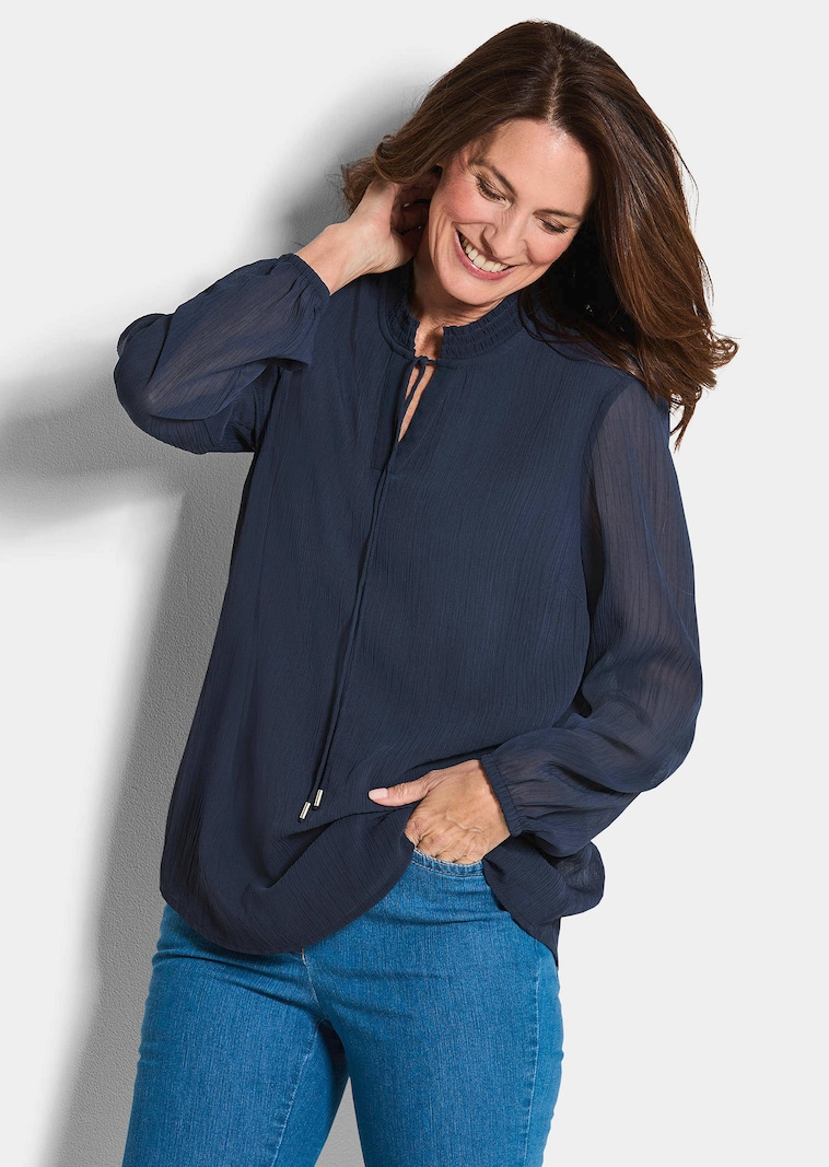 Chiffonbluse mit femininem Ausschnitt