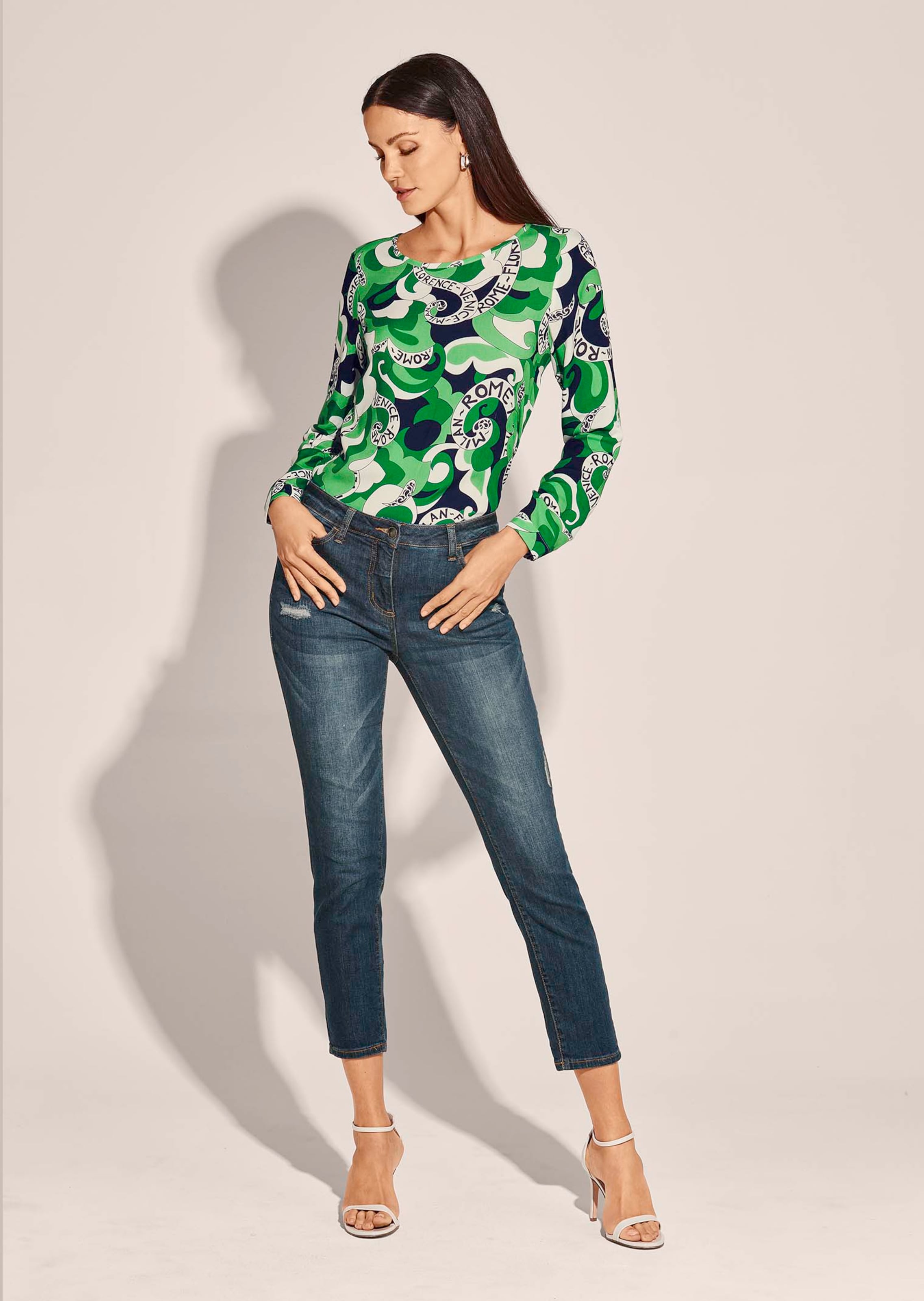 Verkürzte Jeans mit Used-Effekt