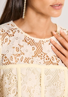 Romantisches Spitzenkleid in Midi-Länge thumbnail 5