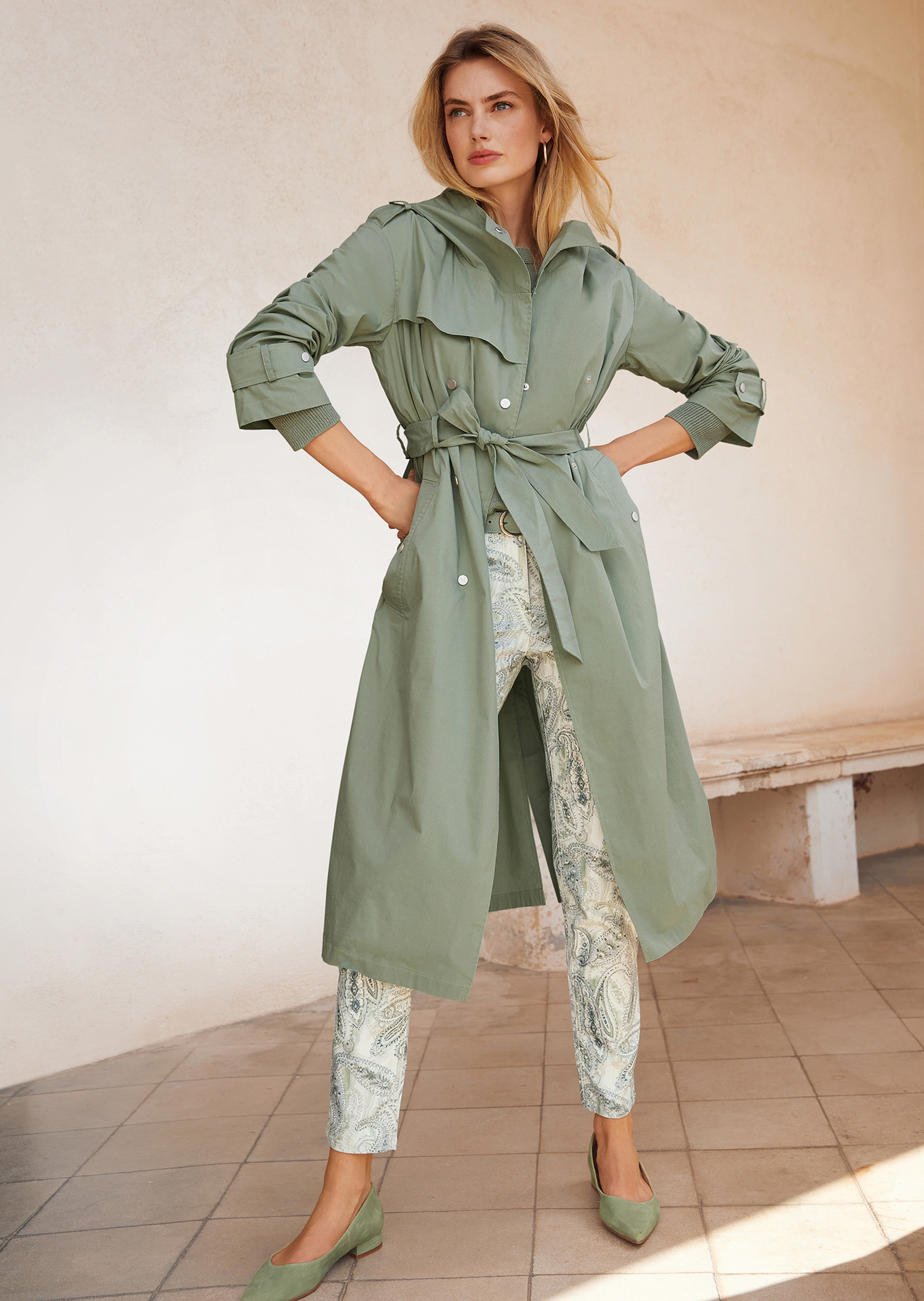 Modische Trench-Variante mit Kapuze