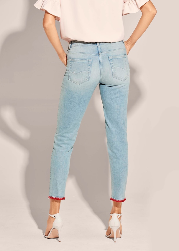 Jeans mit farbigem Beinabschluss 2
