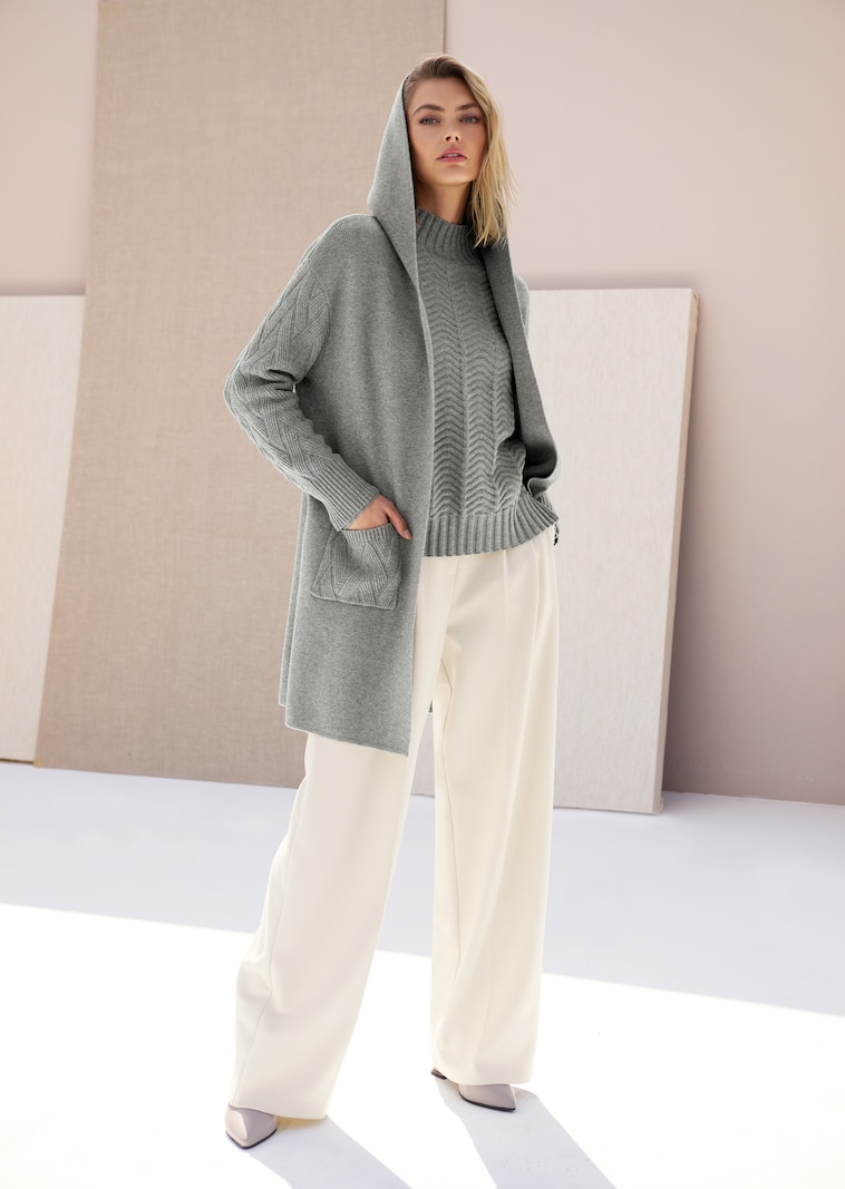 Lange Strickjacke mit Kapuze