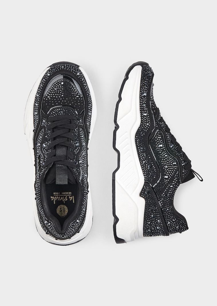 Sneaker mit Schmucksteinen