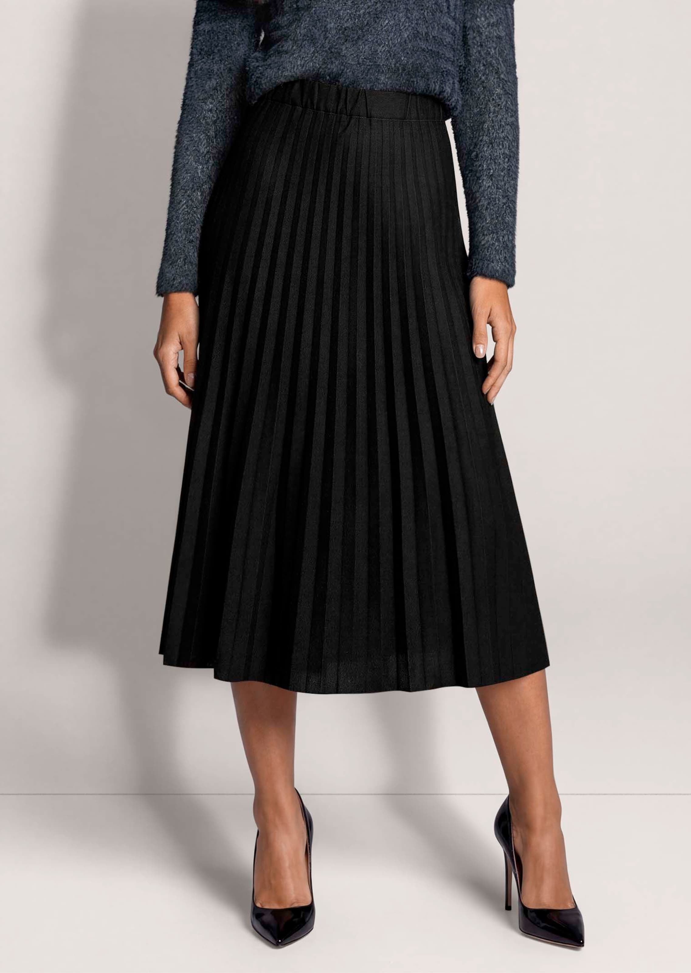 Flared denim skirt with pleats