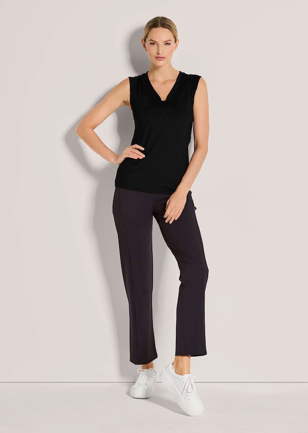 Feminines Funktionsshirt mit V-Ausschnitt 1