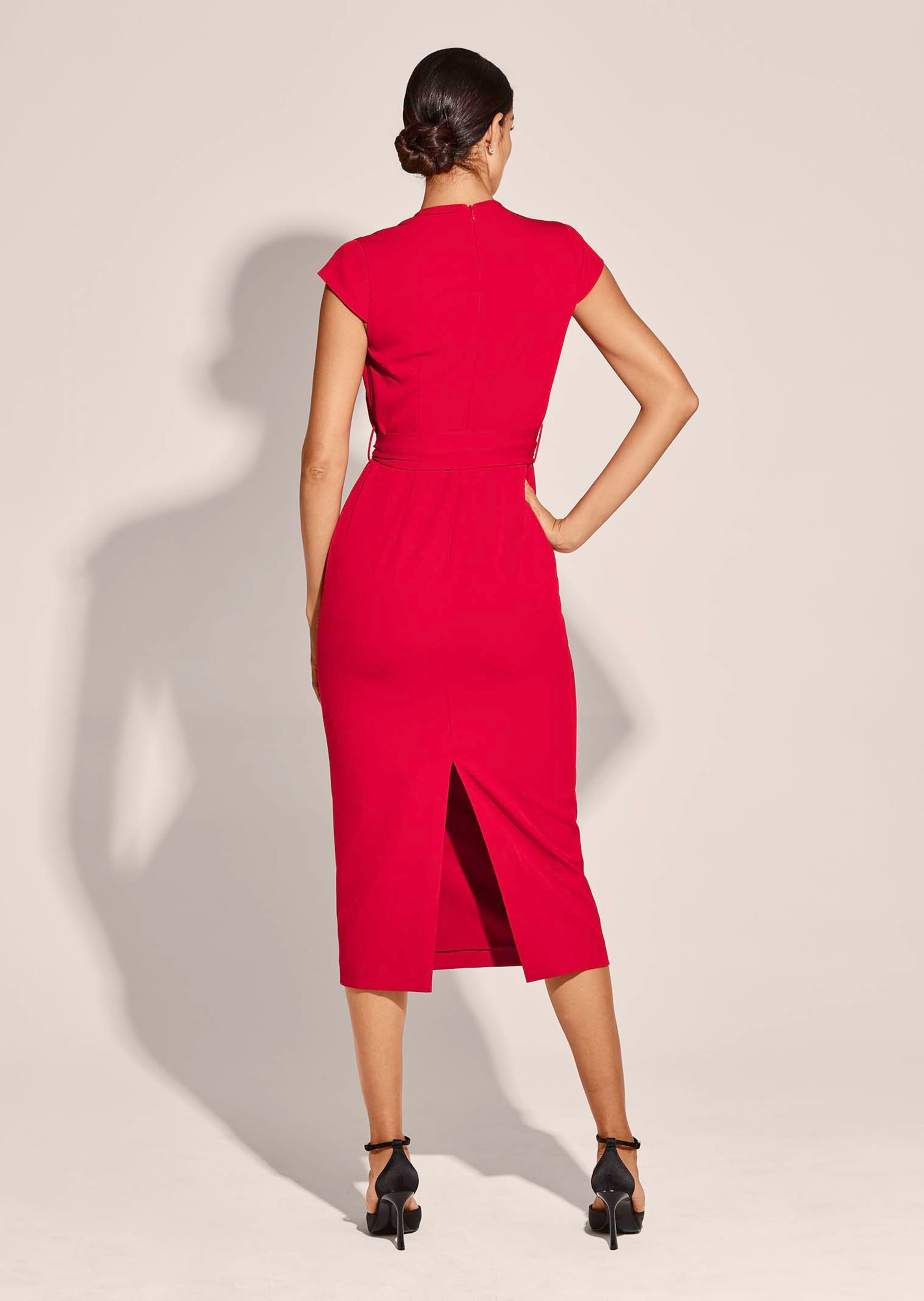Dress in red | MADELEINE Fashion