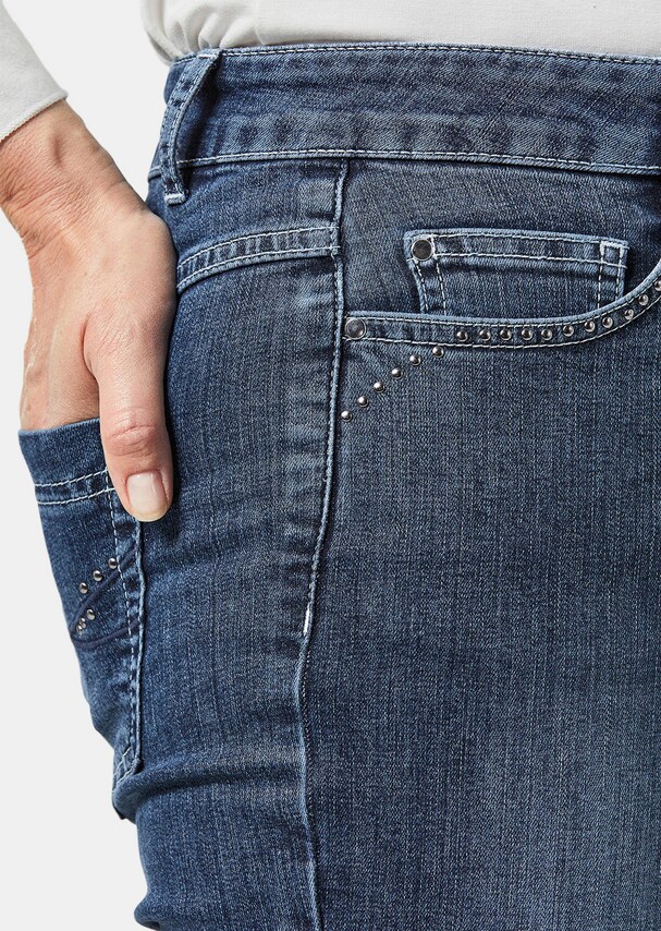 Jeans mit verzierten Taschen 4