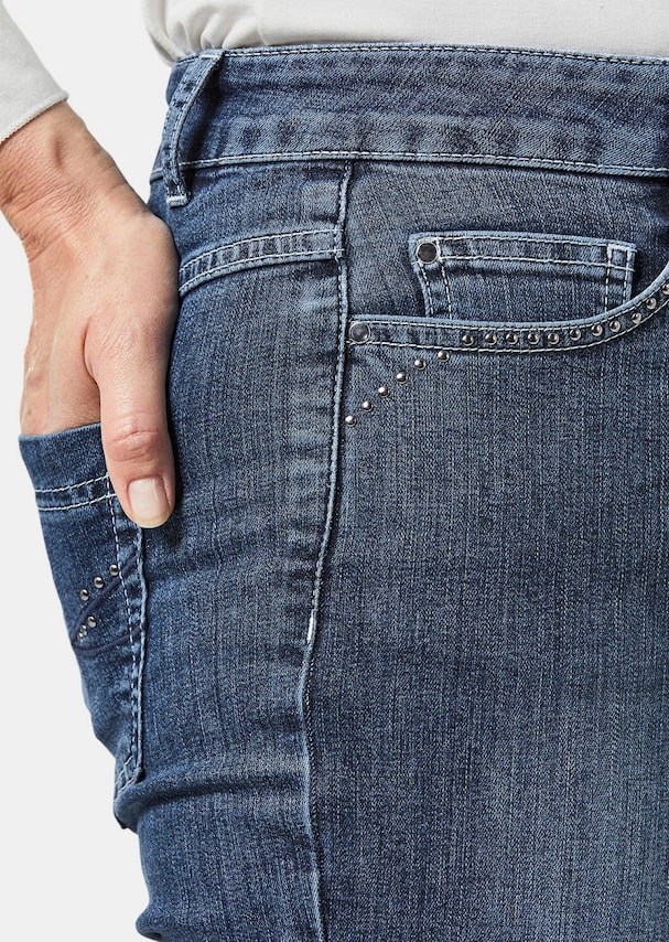 Jeans mit verzierten Taschen 4