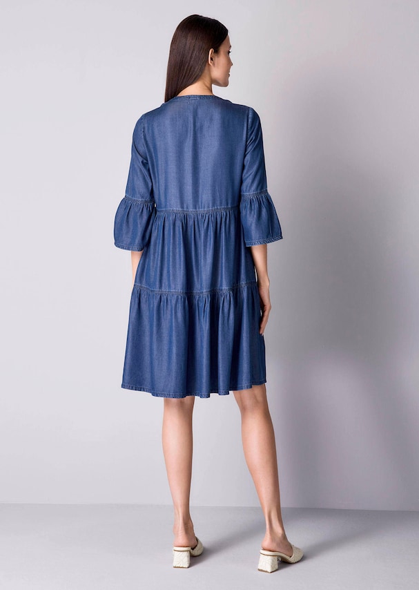 Kleid mit Stufen im Rockteil 1