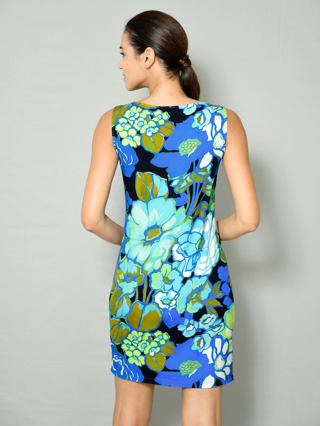 Strandkleid in sommerlichem Farbdessin 1