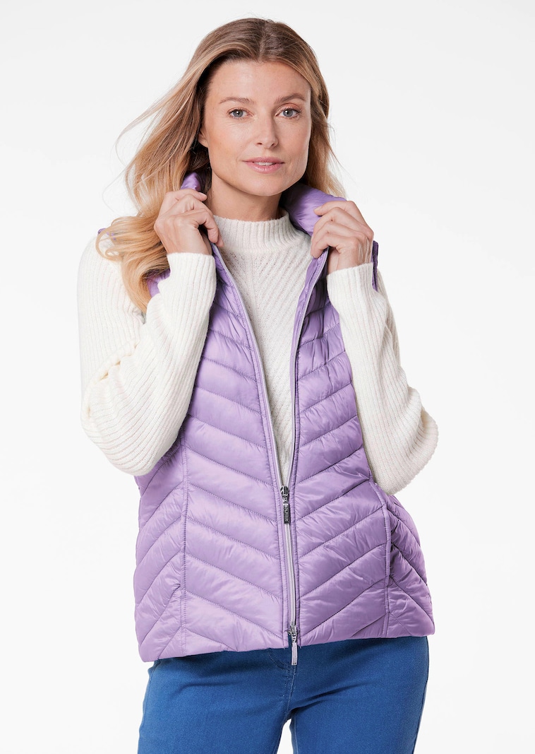 Figurschmeichelnde Weste mit leichter Wattierung