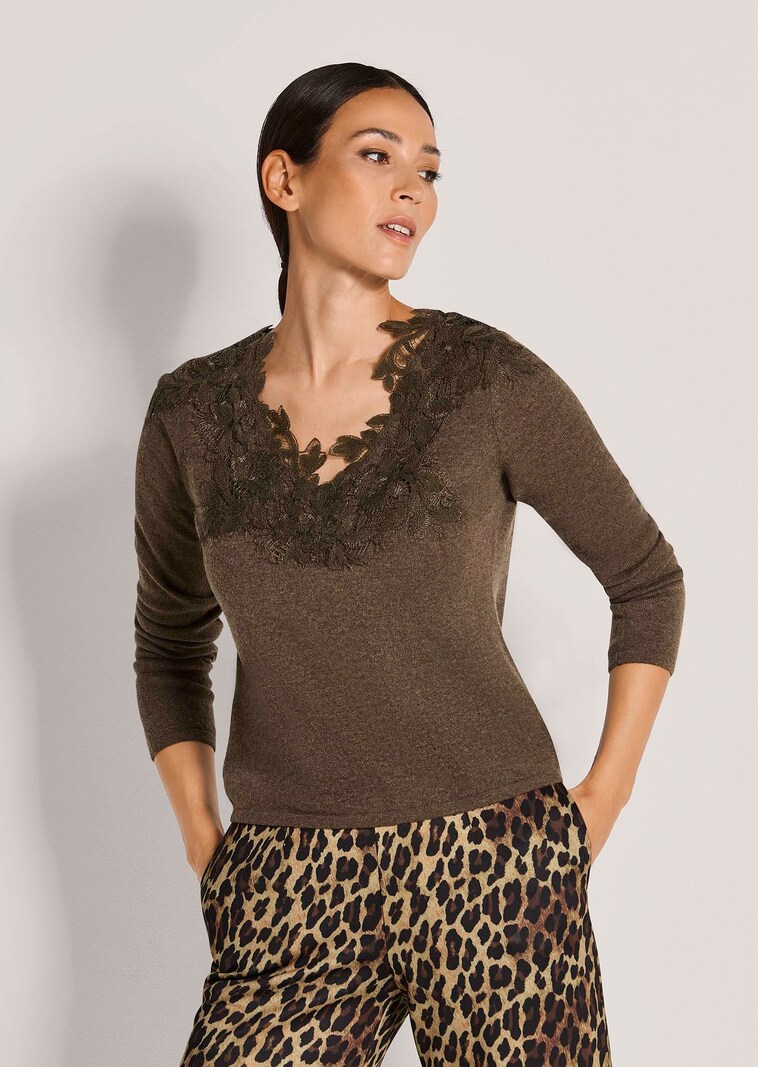 Feinstrickpullover mit Spitzenbesatz