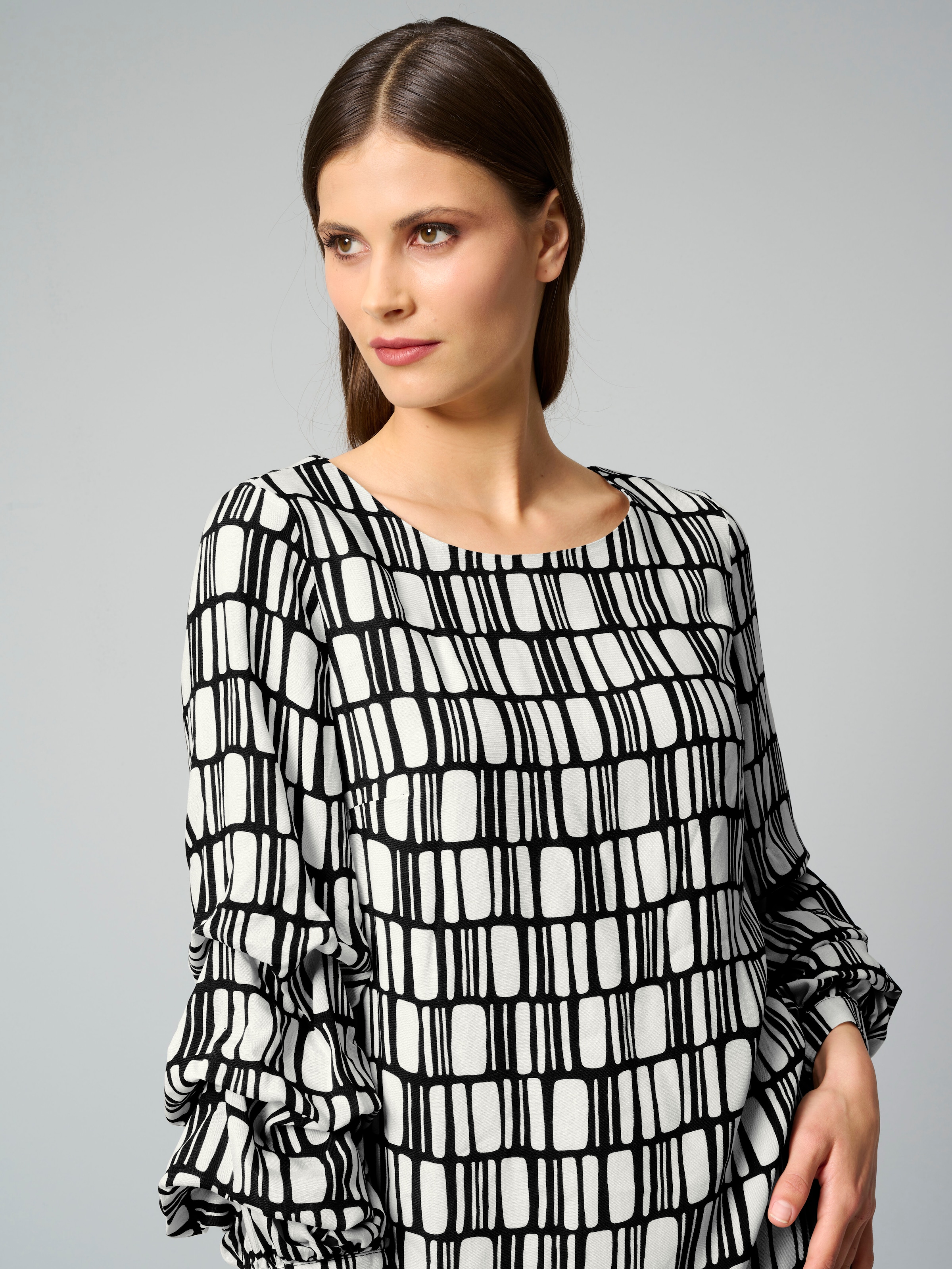 Kleid mit gerafften Ärmeln 5