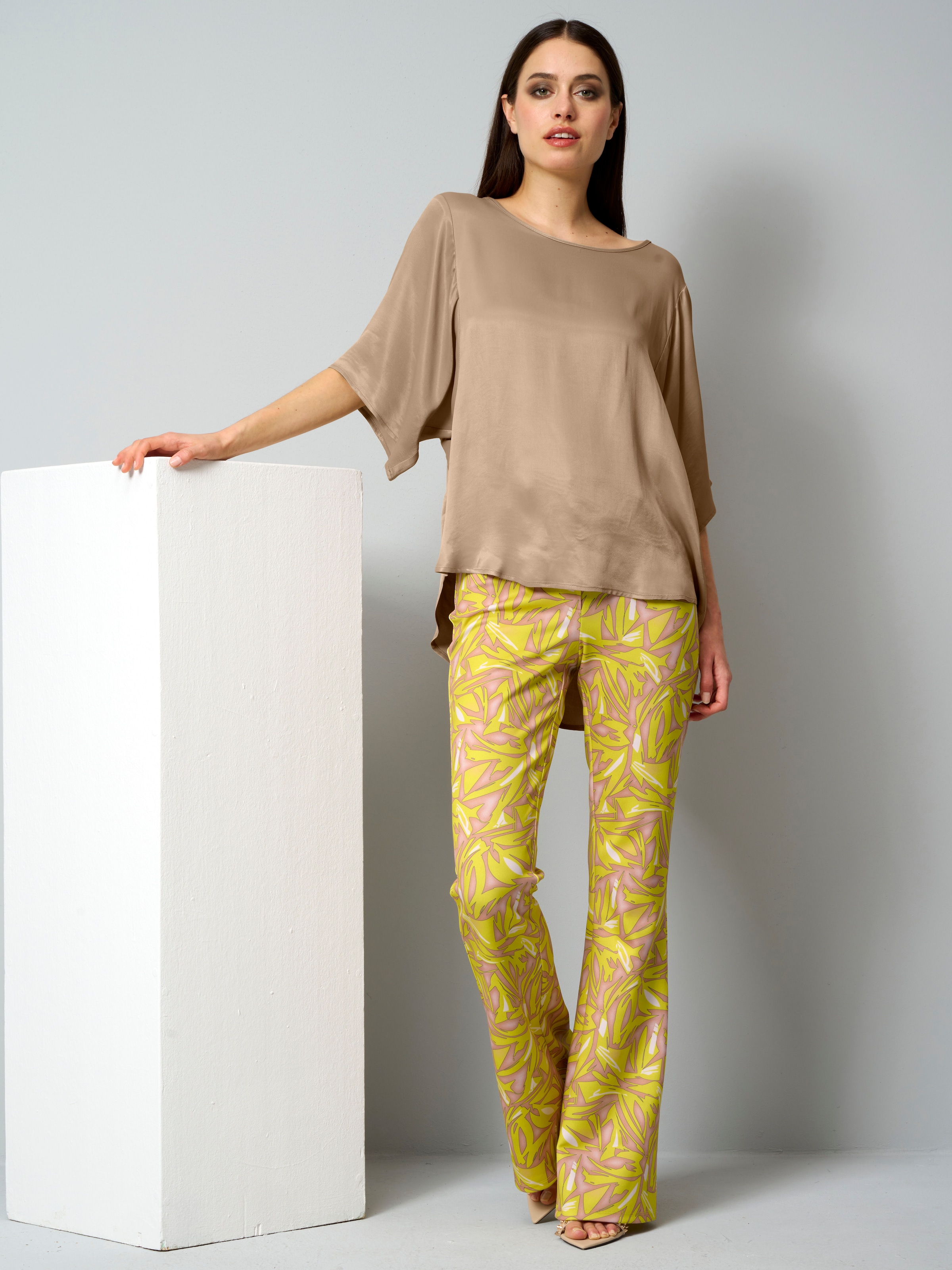 Hose mit grafischem Print 2