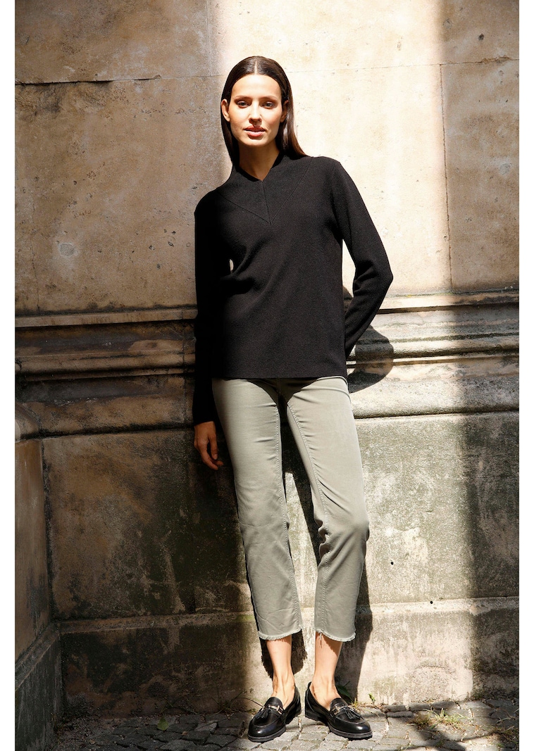 Pullover mit breitem V-Ausschnitt