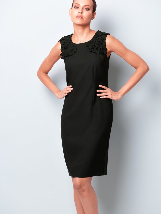 Kleid mit modischer Verzierung 6