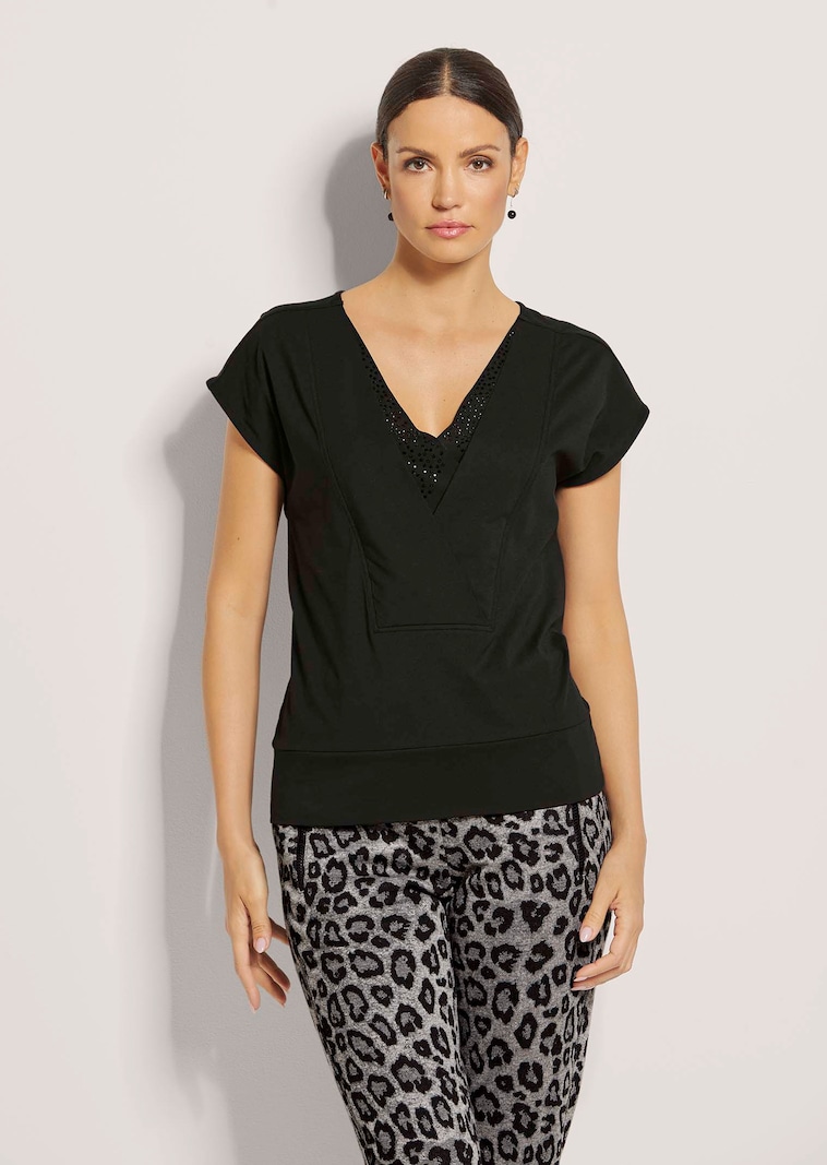 Ärmelloses Shirt mit Strass-Steinen