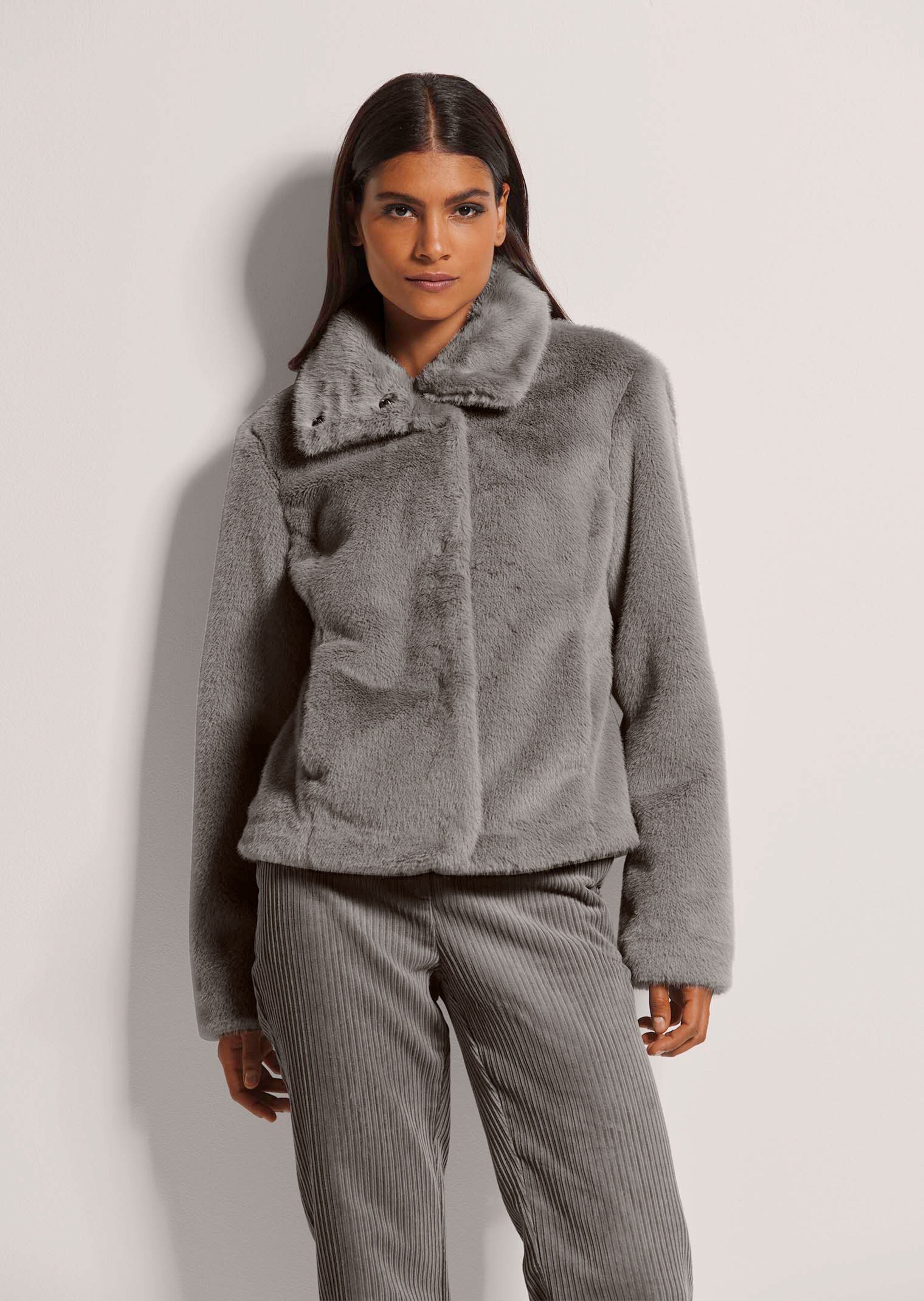 Short faux fur jacket