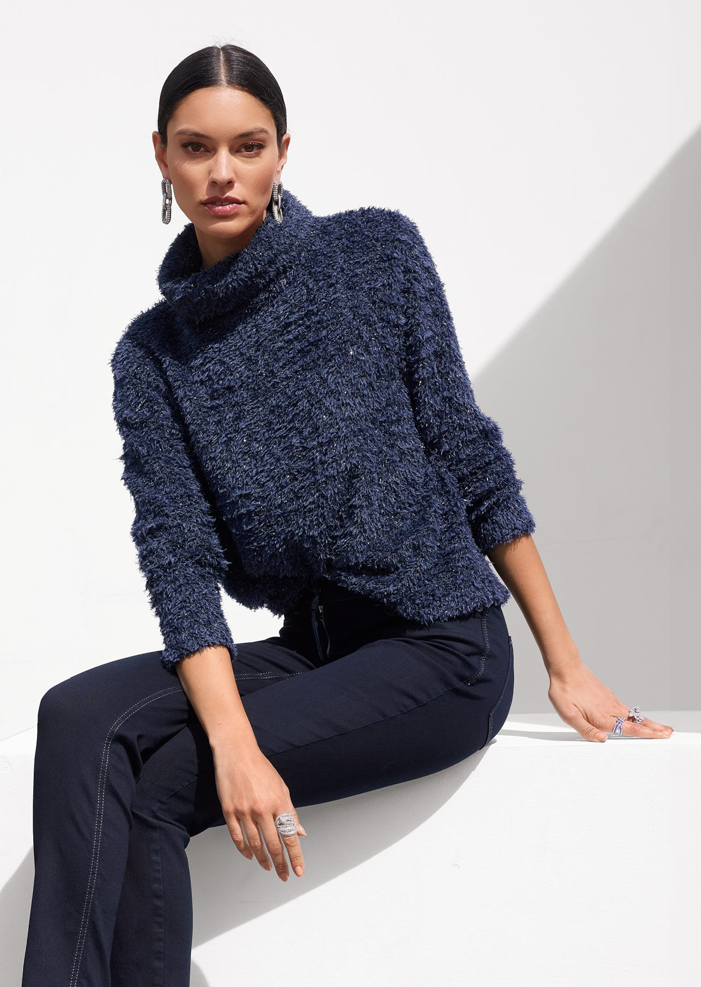 Flauschiger Pullover mit Rollkragen
