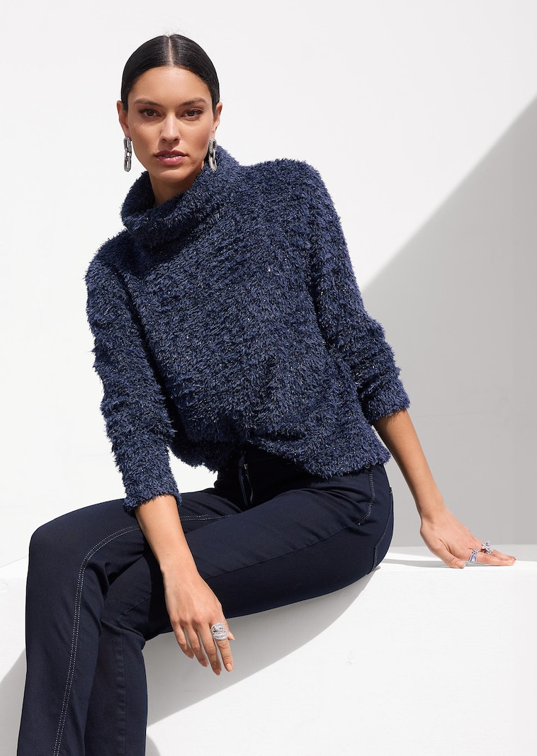 Flauschiger Pullover mit Rollkragen