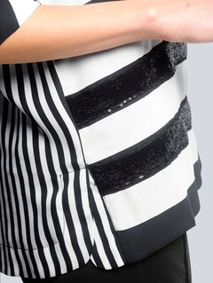 Bluse mit Paillettenbesatz thumbnail 1