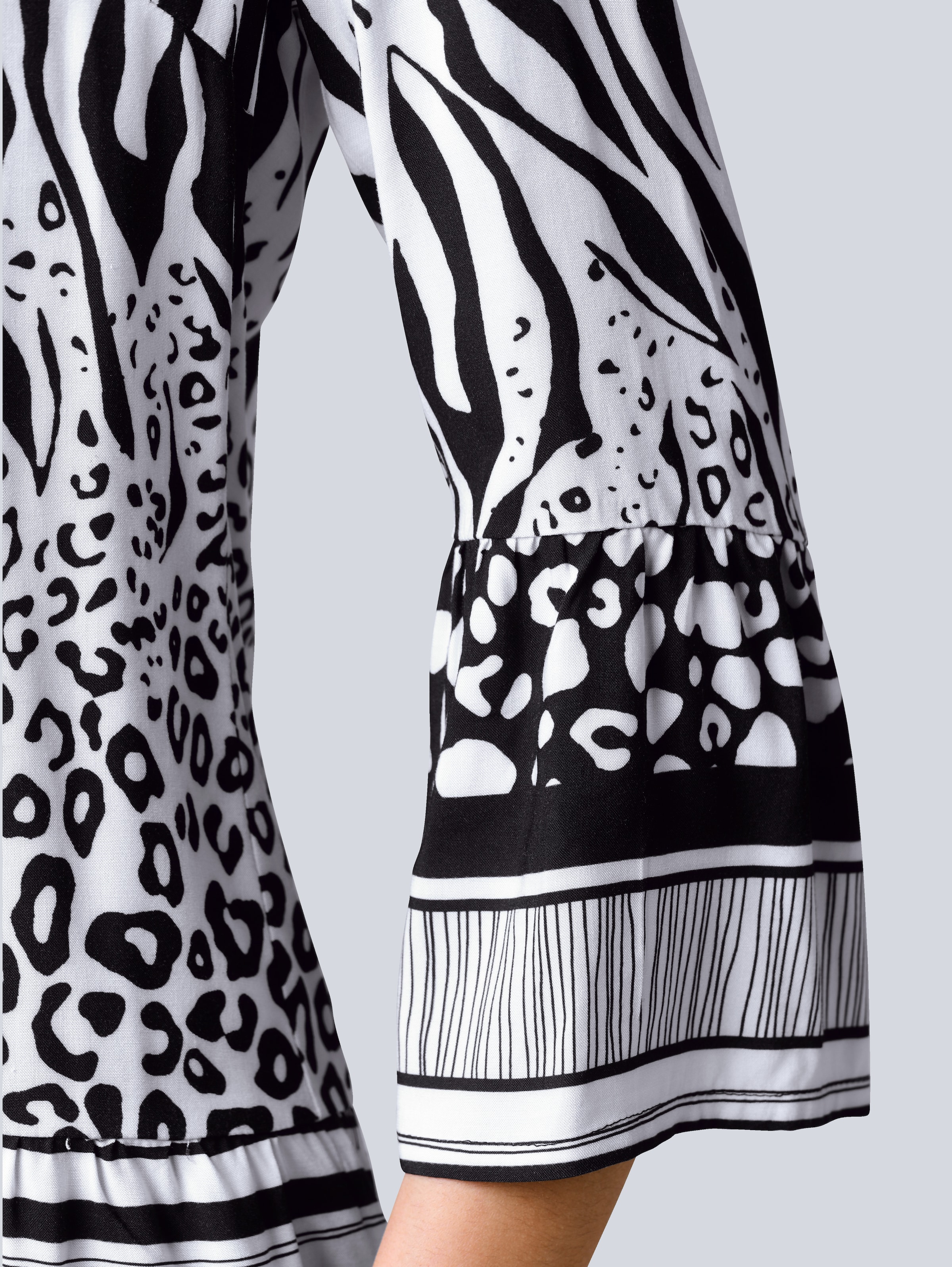 Bluse in einem neumodischen Animalmustermix 1