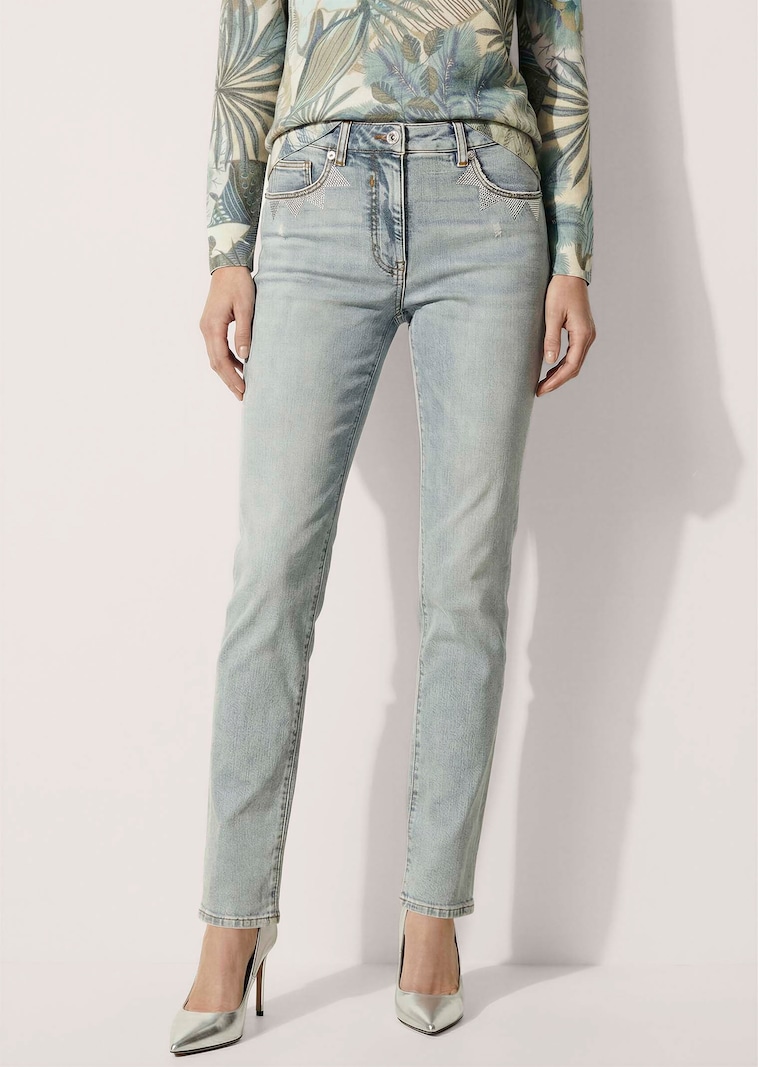 Slim-Jeans mit Strassdetails und modischer Waschung