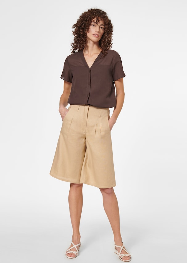 Collarless short-sleeved blouse 1
